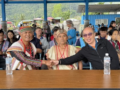 邱萬山、胡博成領袖與吳昌祐分署長合影
